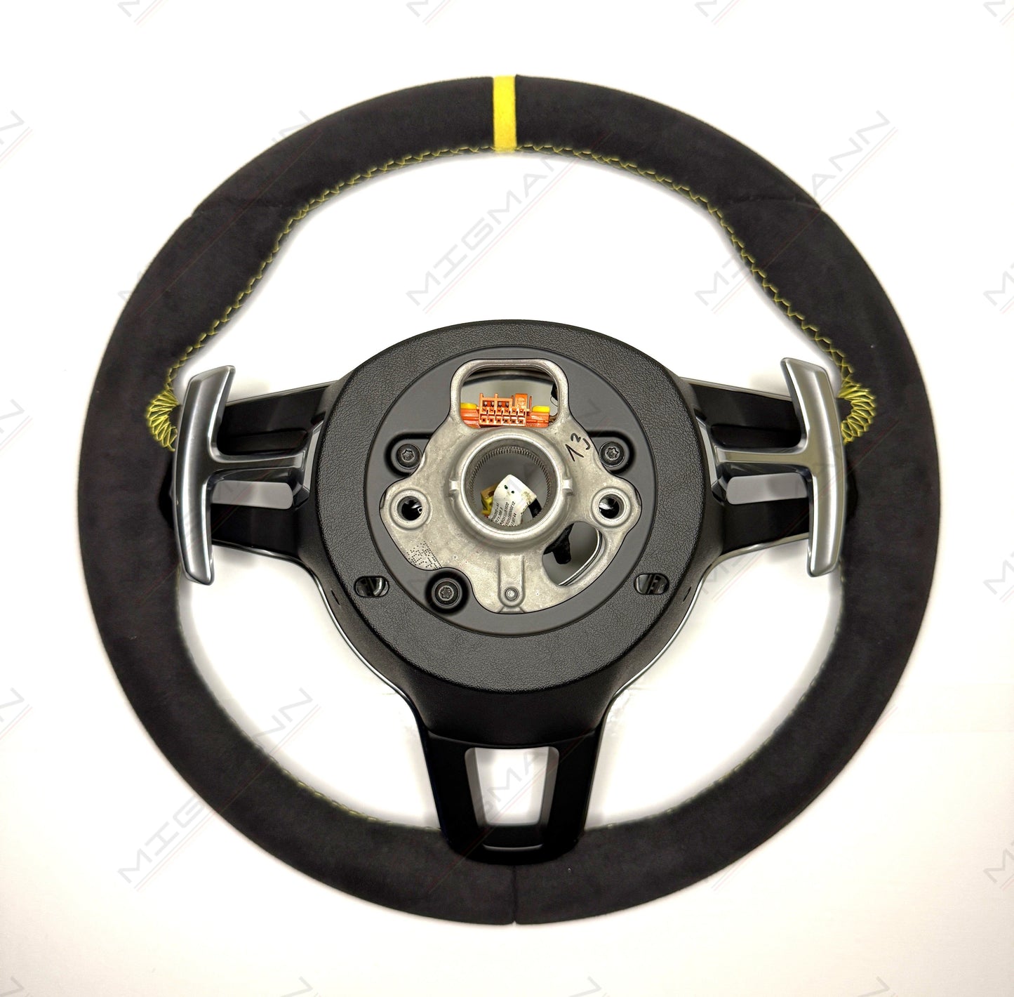 Rear mounting view of Porsche 911 PDK steering wheel 375mm without airbag