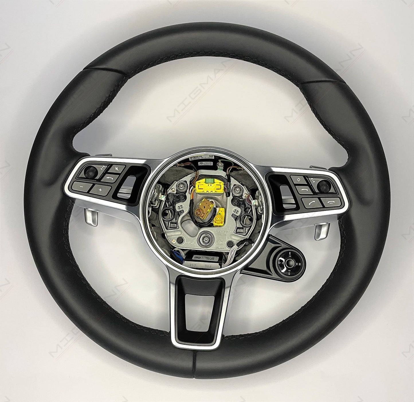 Porsche Hybrid Steering Wheel with Chrono Controller