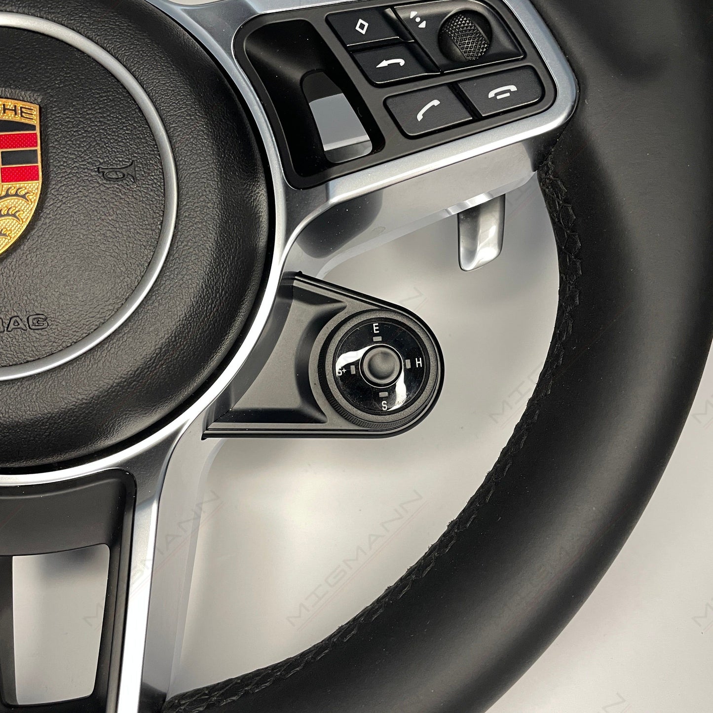 Porsche Hybrid Steering Wheel with Chrono Controller