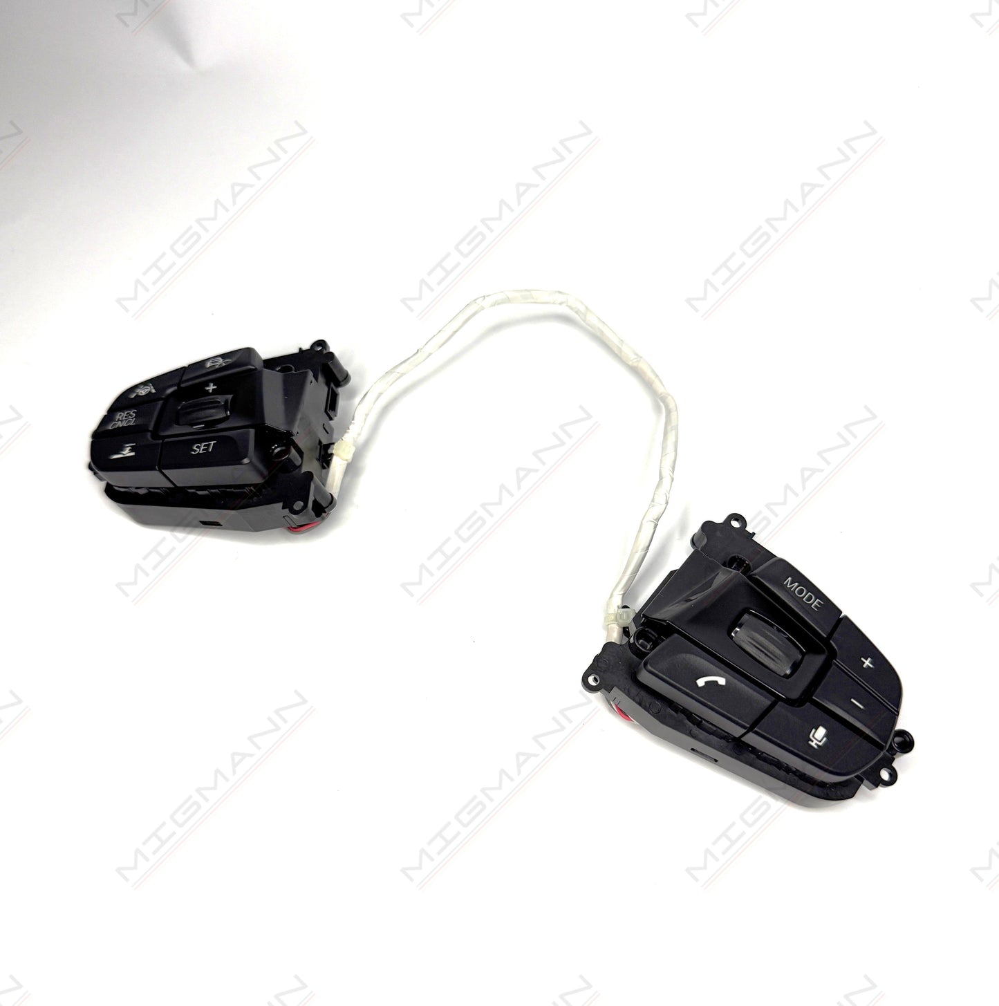 BMW G30 and G32 steering wheel buttons.